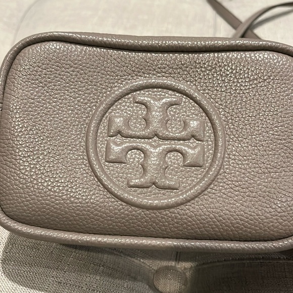 Tory Burch | Perry Bombe Mini
Bag | Gray Heron - Picture 2 of 6